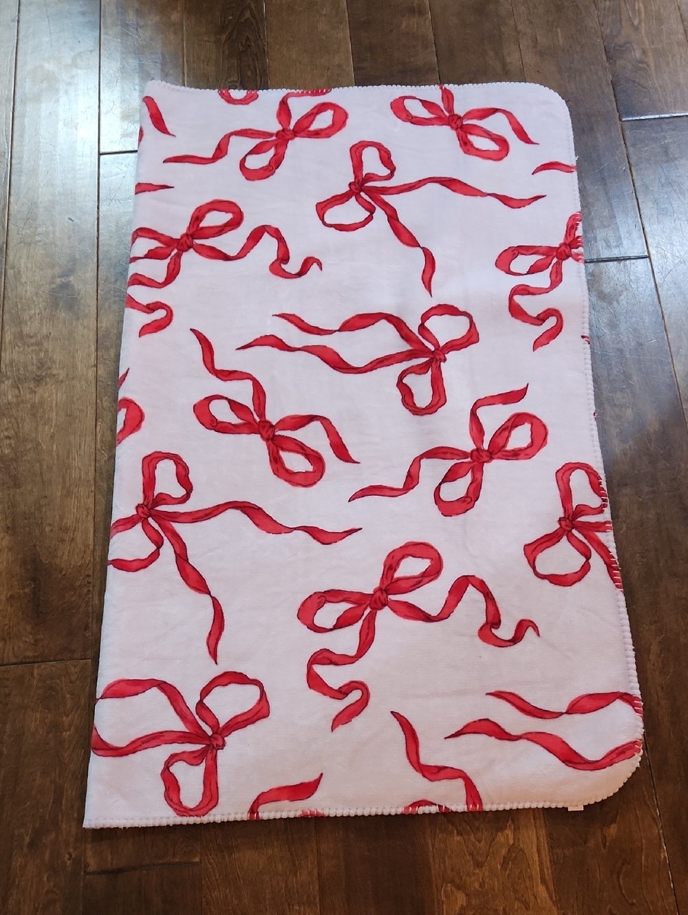 VICTORIA SECRET Red Ribbon Print Soft Blanket